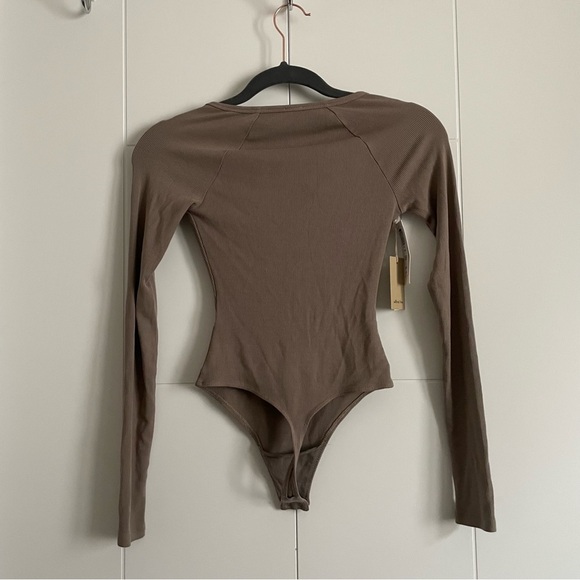 Aritzia Wilfred Notch Neck Body Suit - Picture 2 of 5